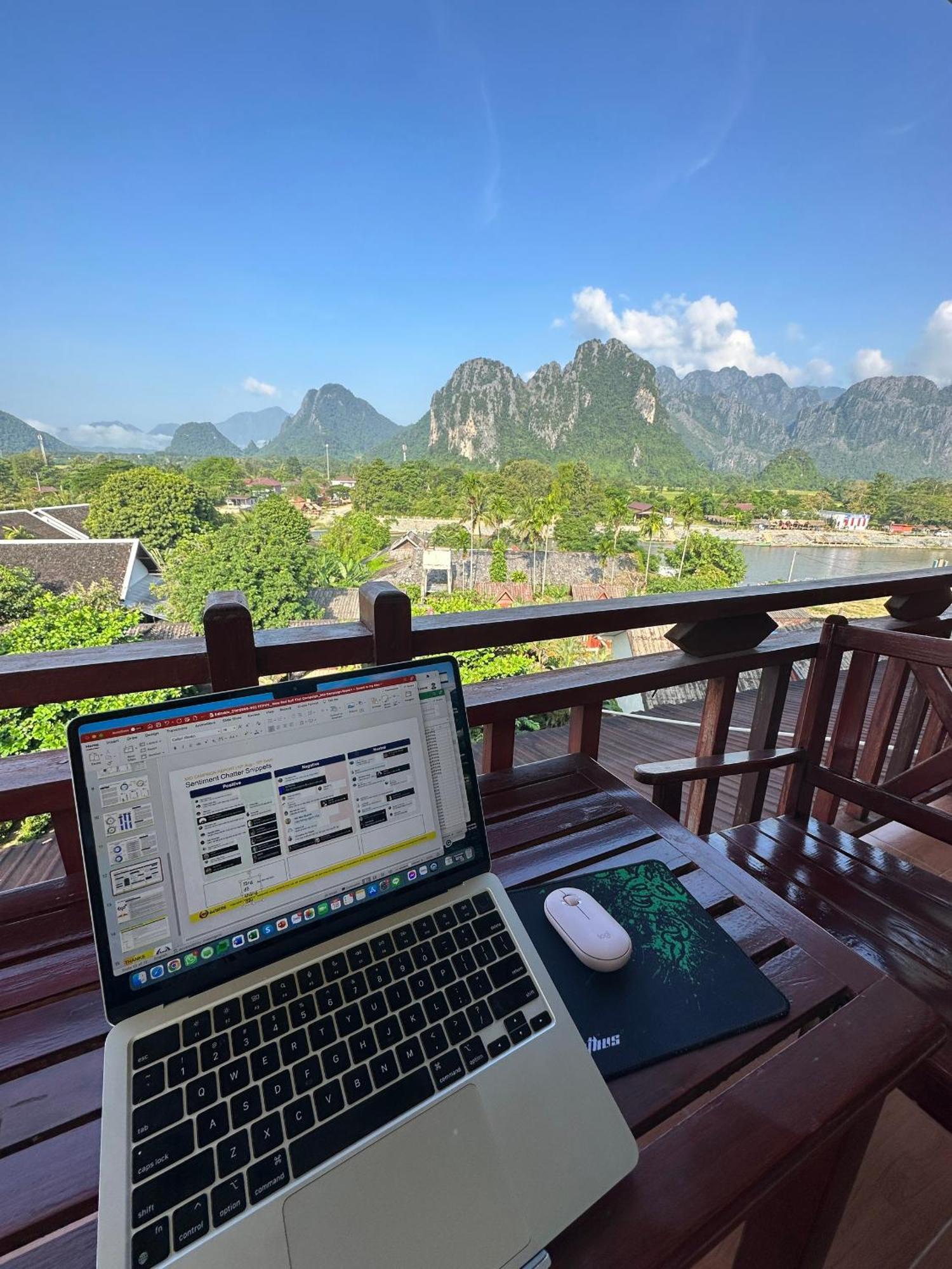 Hana Riverside Hotel Vangviang Kültér fotó