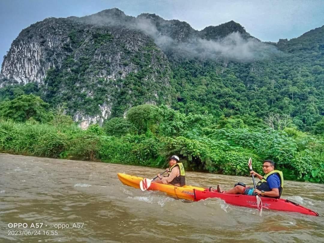 Hana Riverside Hotel Vangviang Kültér fotó