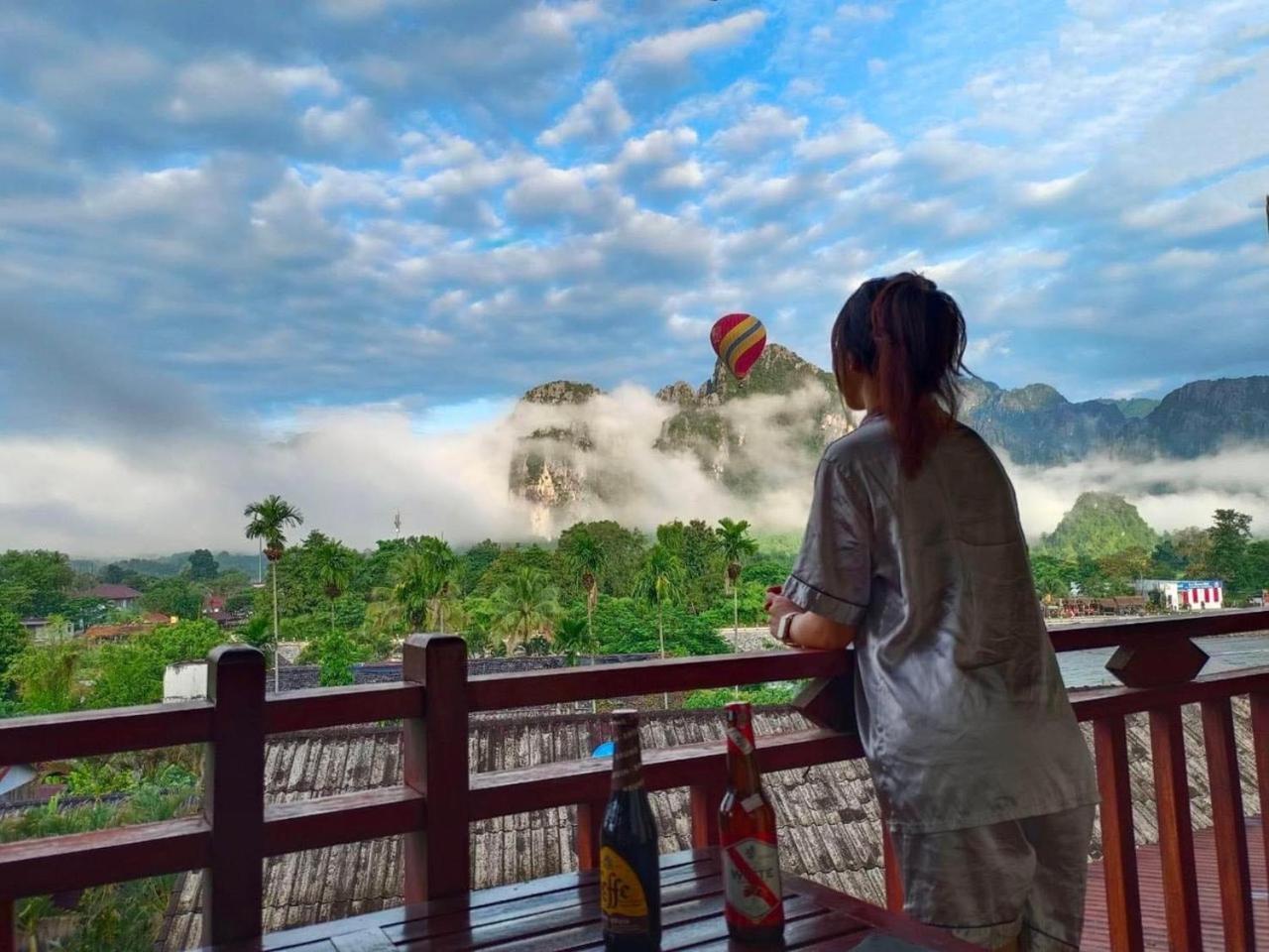 Hana Riverside Hotel Vangviang Kültér fotó